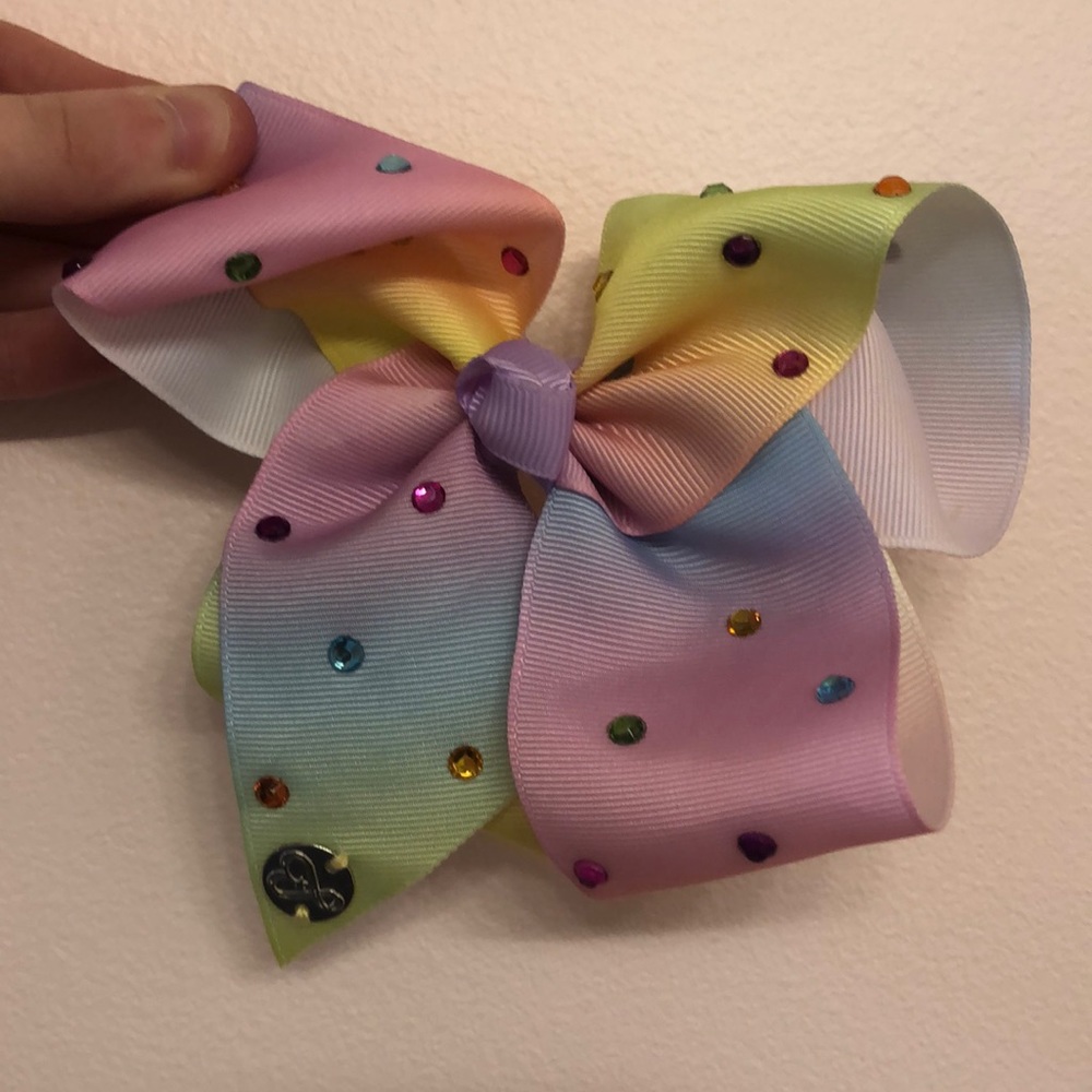JoJo Siwa hair bow